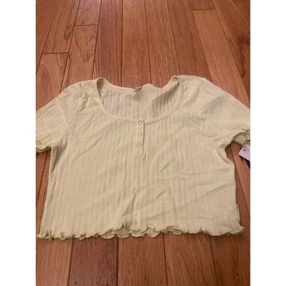 NWT BP Women's pale yellow short sleeve basic crop top size small - Picture 1 of 7